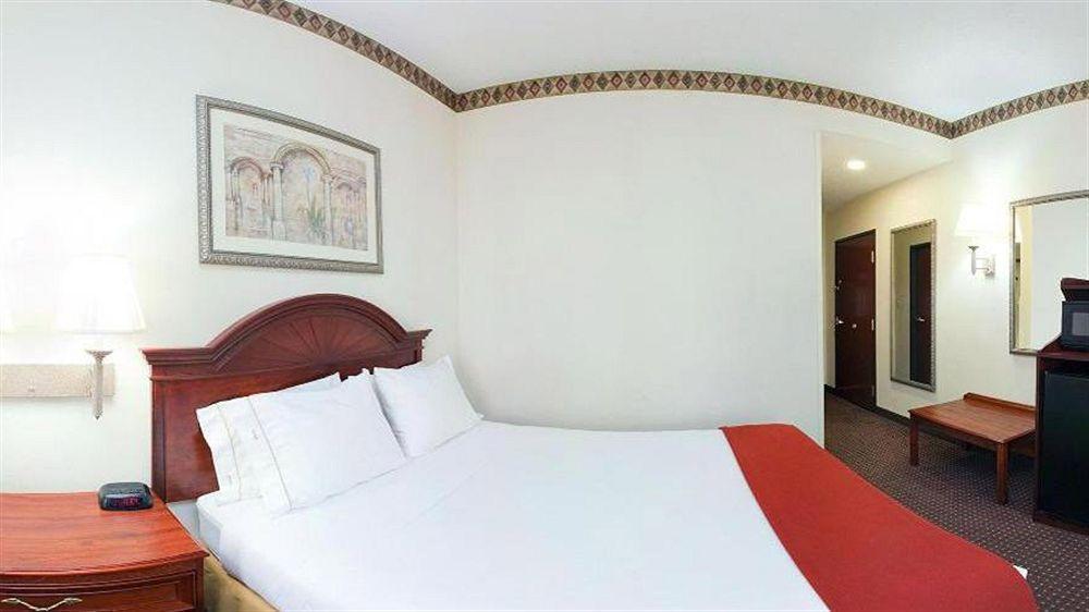 Holiday Inn Express Toledo-Oregon By Ihg Esterno foto