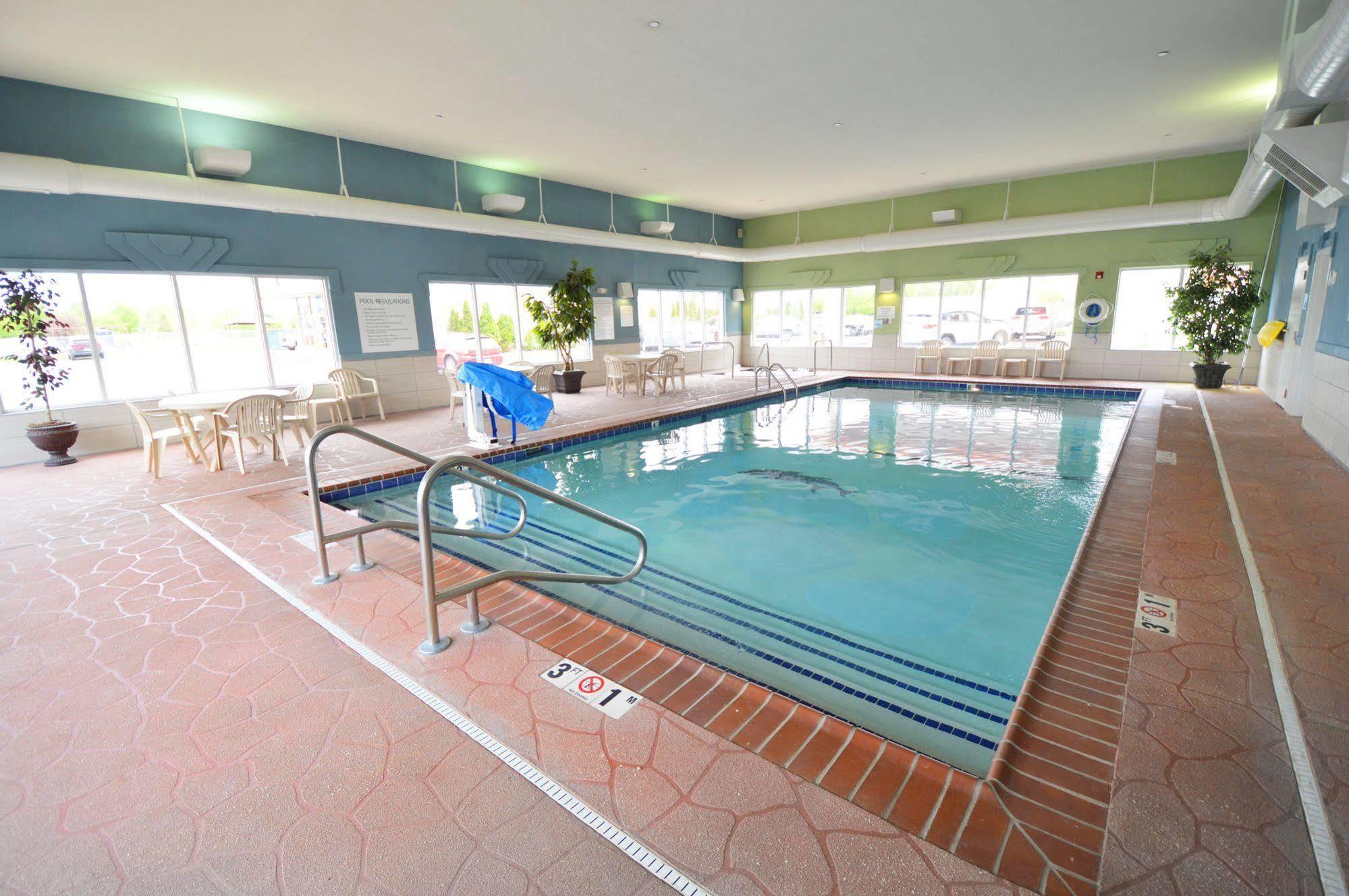 Holiday Inn Express Toledo-Oregon By Ihg Esterno foto